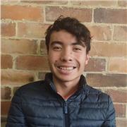 Profesor de clases de educación física para niños y jóvenes